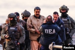 Мадуро, захопленого під час спецоперації США, доправляють у суд у Нью-Йорку. 5 січня 2026 року