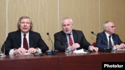 Armenia - The co-chairs of the OSCE Minsk Group -- James Warlick (L), Igor Popov (C) and Pierre Andrieu -- at a news conference in Yerevan, 9Apr2016.