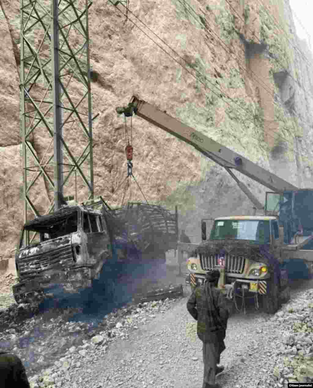 تخریبات زلزله در تنگی تاشقرغان در شمال افغانستان