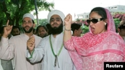 Former Pakistani film star turned politician Musarat Shaheen (right) in Islamabad in 2000