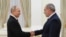 Президент РФ Владимир Путин (слева) и премьер-министр Армении Никол Пашинян 