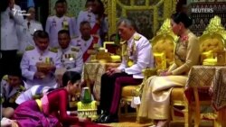 Король Таїланду позбавив свою компаньйонку всіх титулів за нелояльність – відео