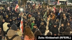 აქციის მონაწილეები ეწინააღმდეგებიან თსუ-სა და სტუ-ს დაგეგმილ გაერთიანებას.