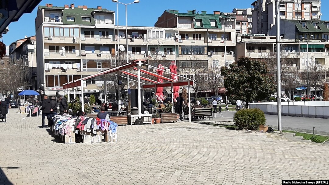 Улични продавачи во Тетово.