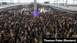 Ҳонконг аэропортидаги норозилар.