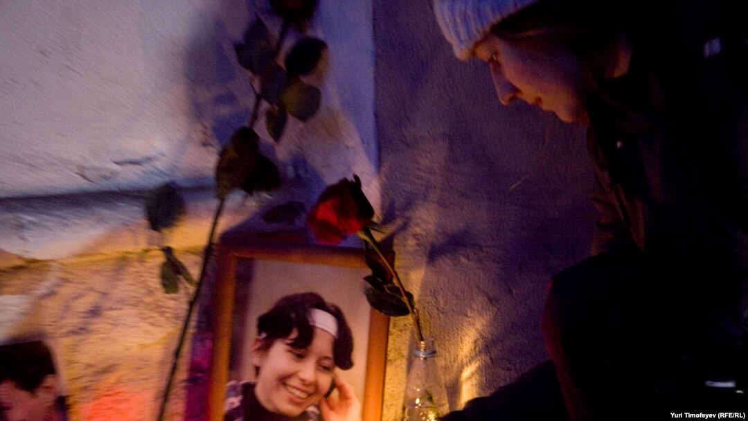 На месте убийства Станислава Маркелова и Анастасии Бабуровой, Москва, 19 января 2011