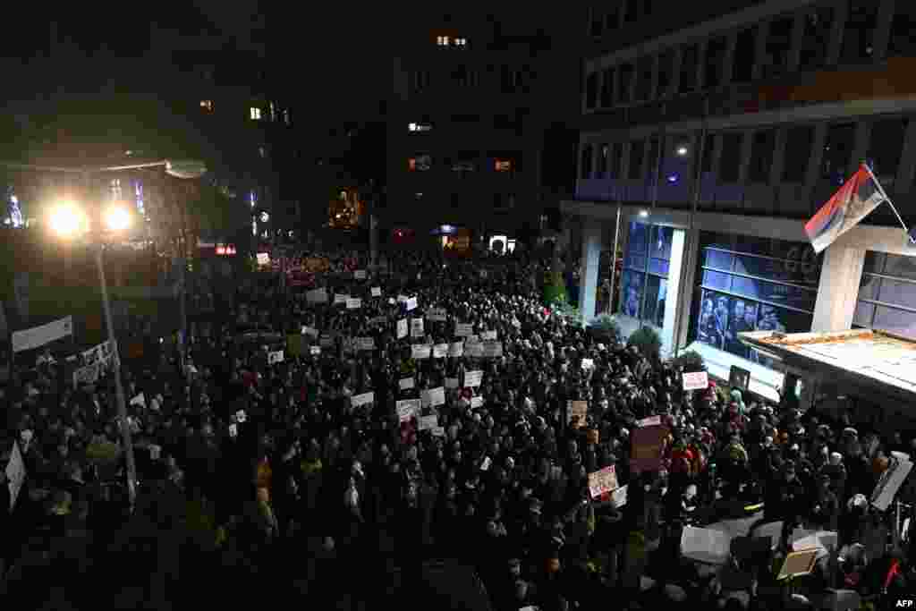 Protest ispred RTS-a zakazan je jer studenti u protestu tvrde da javni servis ne izveštava o njihovim aktivnostima, kao i zbog toga što je izvestio da su plaćeni za proteste.