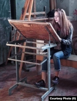 România - artista de doar 22 de ani, încă studentă la master, Irina Tănase