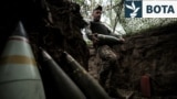 Artiljerët e Ukrainës i luftojnë dronët me pushkë