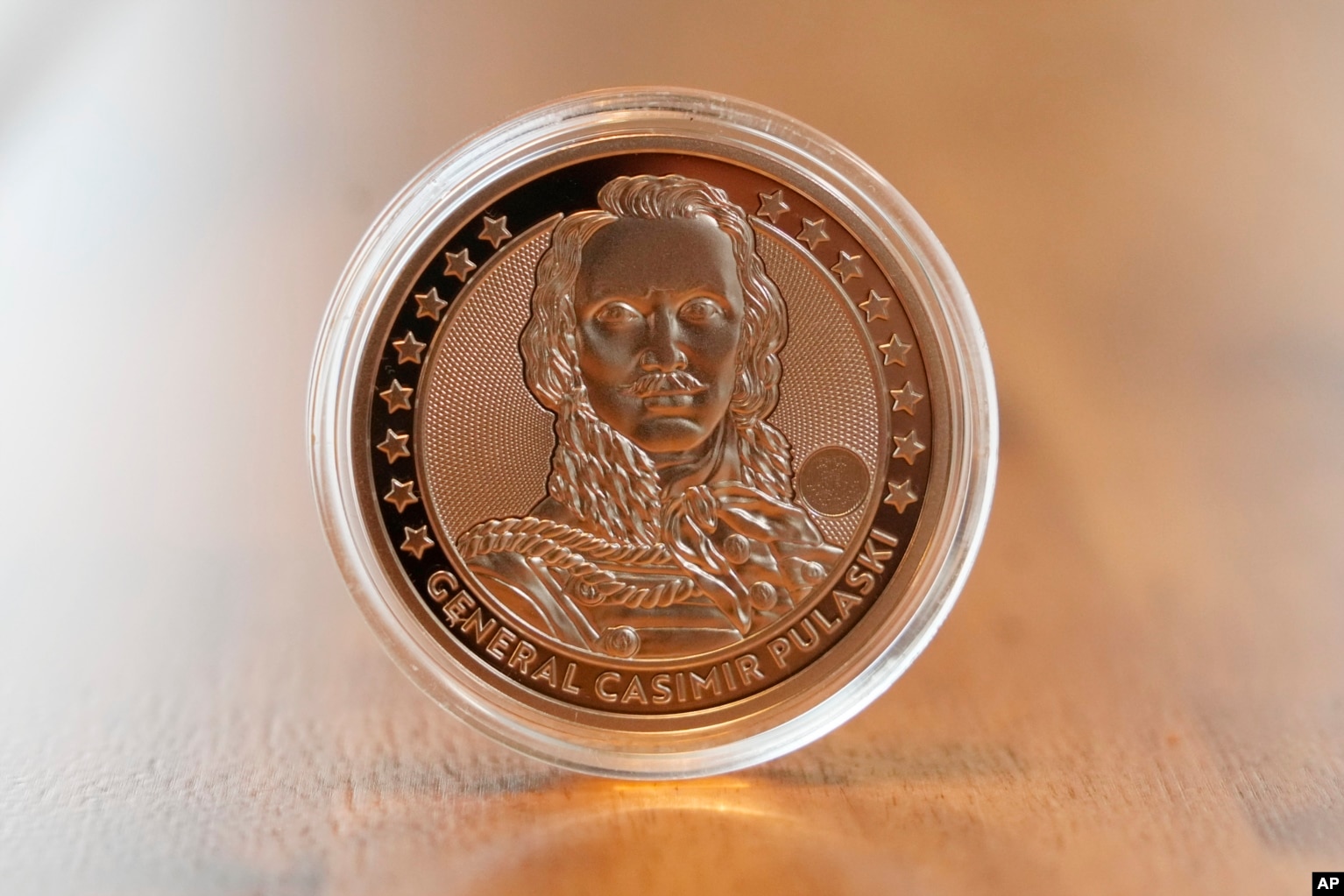 Një monedhë ari me figurën e Casimir Pulaskit, heroit polak të Luftës Revolucionare Amerikane.