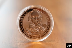 Një monedhë ari me figurën e Casimir Pulaskit, heroit polak të Luftës Revolucionare Amerikane.
