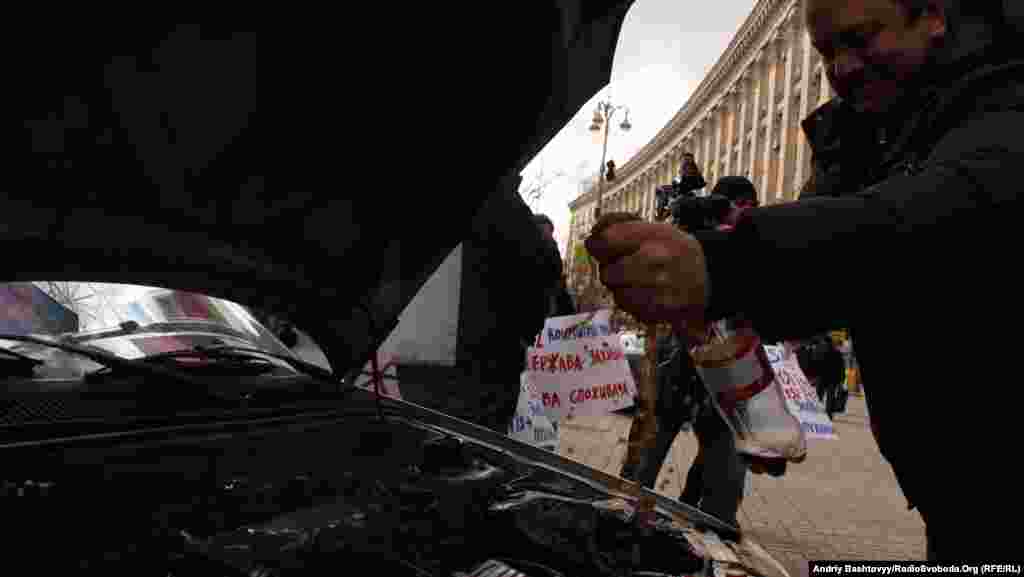 Ukraine -- Participants of the action demanded to ban drinks with harmful food additives, Kyiv, 15Mar2012