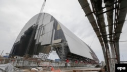 Строительство нового защитного корпуса над остатками Чернобыльской АЭС
