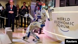 روبوتی در مجمع جهانی اقتصاد (داووس)