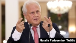 «Виконання зобов’язань, передбачених рамковим рішенням Тристоронньої контактної групи, що стосується розмежування сил і засобів, сприятиме встановленню довіри між сторонами і мирному вирішенню конфлікту на сході України», – заявив Мартін Сайдік