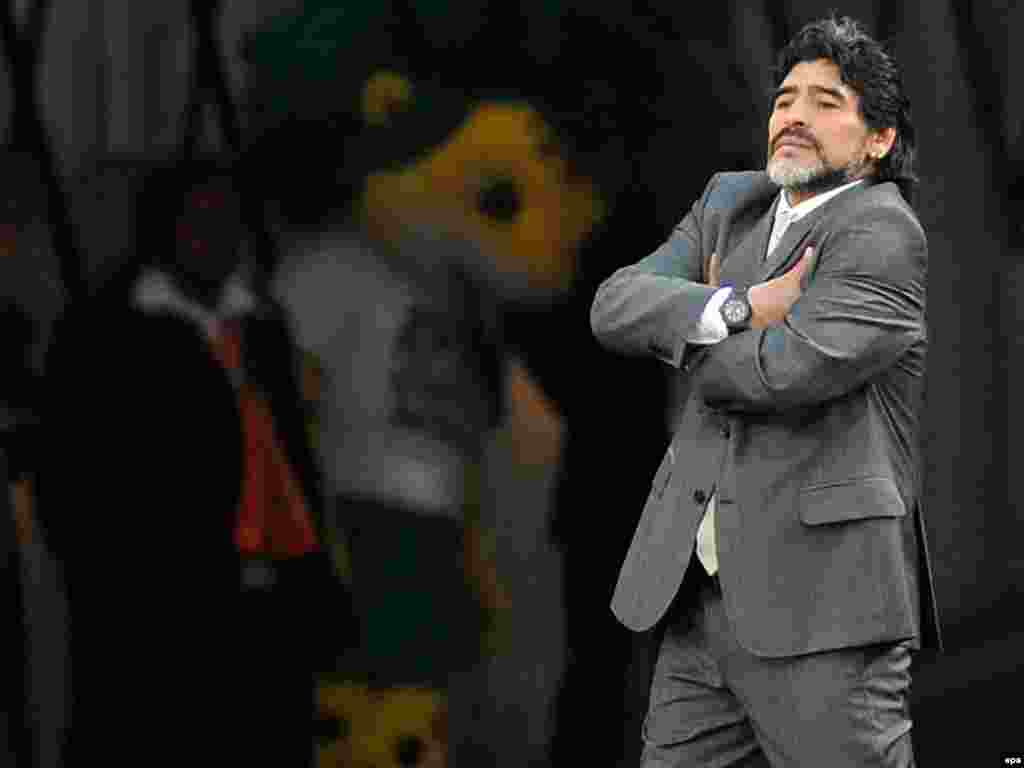 South Africa -- Argentinian coach Diego Maradona during the FIFA World Cup 2010 group B preliminary round match between Argentina and South Korea in Johannesburg, 17Jun2010 - Argentina coach Diego Maradona during the FIFA World Cup 2010 group B preliminary round match between Argentina and South Korea at the Soccer City stadium outside Johannesburg, South Africa, 17 June 2010. EPA/GEORGI LICOVSKI Please refer to www.epa.eu/downloads/FIFA-WorldCup2010-Terms-and-Conditions.pdf