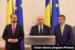 Dominic Fritz (USR - stânga) și Sorin Grindeanu (PSD - dreapta) nu i-au reproșat premierului eșecul de la Curtea Constituțională a Legii privind pensiile magistraților. Bolojan vorbea despre demisie dacă legea va fi respinsă.