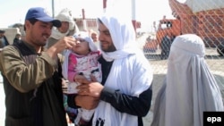 A health worker administers the polio vaccine to a child near the Afghan border in Chaman on March 6.