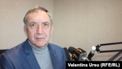 Ion Iovcev, fostul director al liceului „Lucian Blaga” din Tiraspol, în studioul Europei Libere, februarie 2020. 