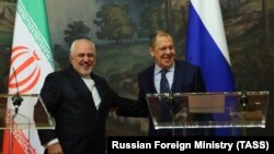 Министр иностранных дел России Сергей Лавров (справа) и министр иностранных дел Ирана Мохаммад Джавад Зариф