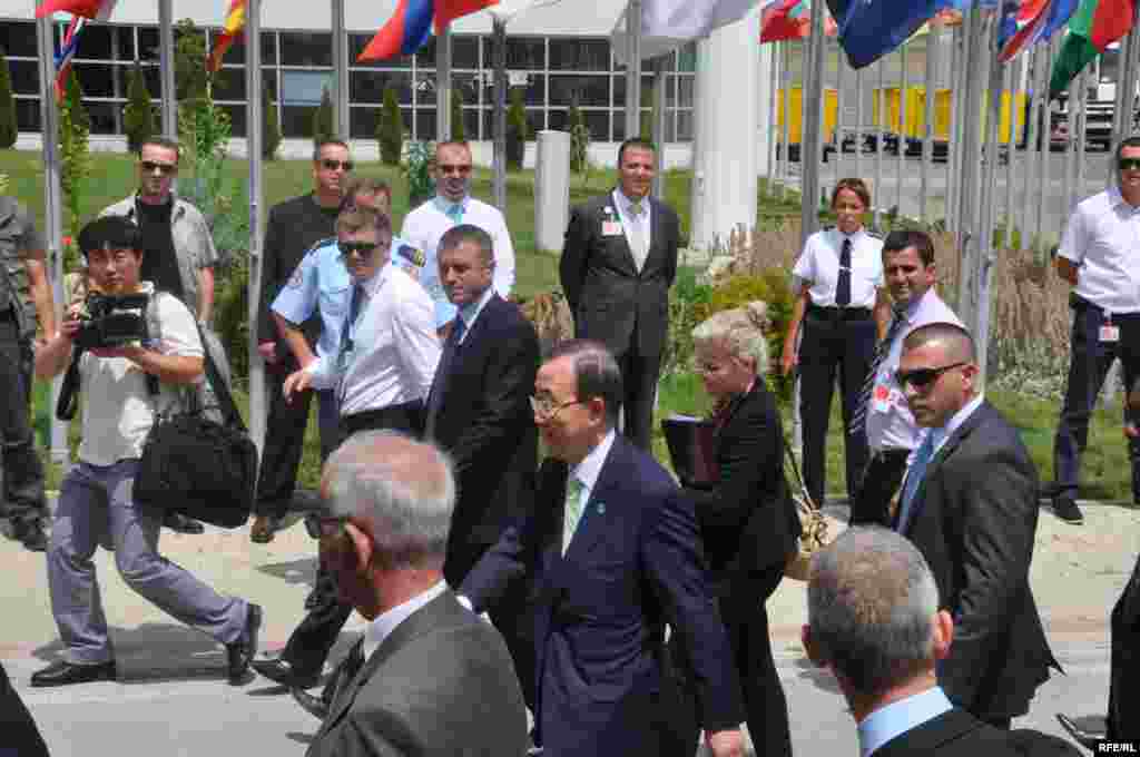 Ban Ki Mun po dolasku na Kosovo, 24. jul 2012.