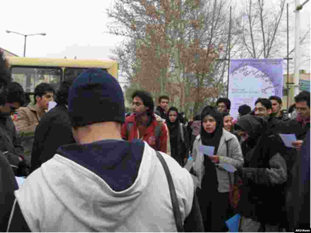 Iran -- Students hunger strike in Isfahan University against recent pressure on student movement, 29Dec2007