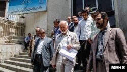 احمد توکلی نفر وسط 