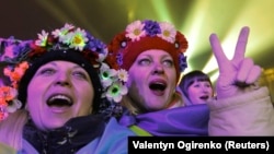 Учасники Євромайдану святкують Новий рік на майдані Незалежності. Київ, 1 січня 2014 року