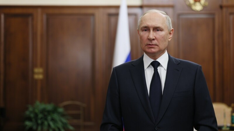 Applebaum: 'Putin, hakykatdan-da, häzirki zaman Russiýany weýran edýär'