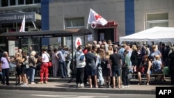 People displaced by the fighting receive humanitarian aid at a Russian Red Cross distribution point in Kursk on August 15.