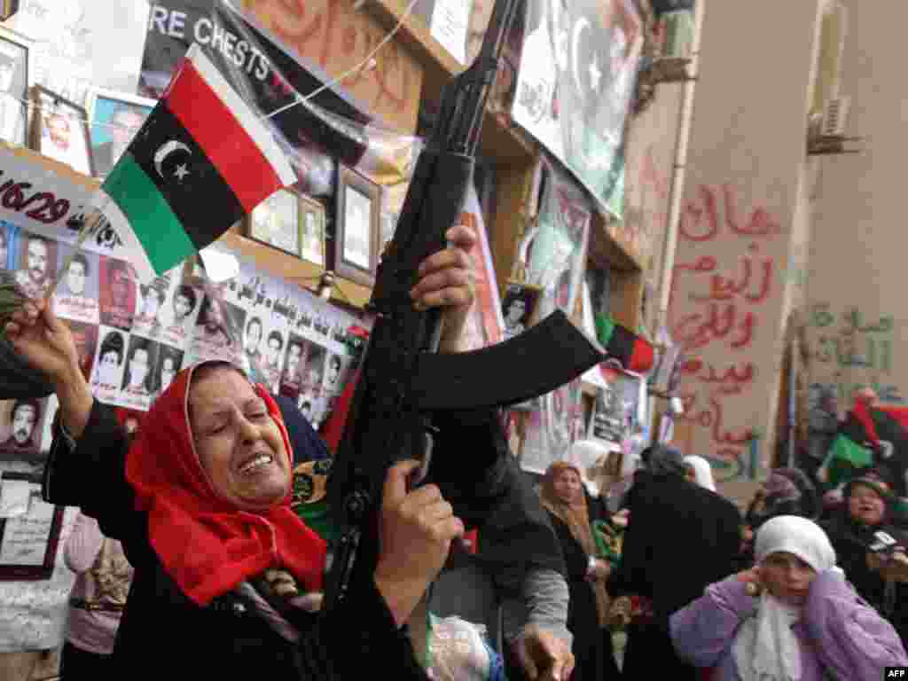 Прослава во Бенгази по резолуцијата на СБ на ООН за зона на забранети летови над Либија