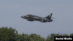 Hawker Hunter, який брав участь в авіашоу, впав на автобан А27 (Фото vantagenews.co.uk)