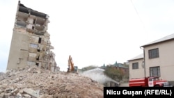 Demolarea blocului de locuințe prăbușit în Otaci, în iunie 2019