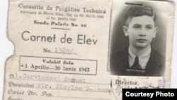 Carnetul de elev al lui Samuel Cervinschi, singurul său act de identitate în 1943-1944, care i-a salvat viaţa în timp ce se ascundea la Bucureşti.