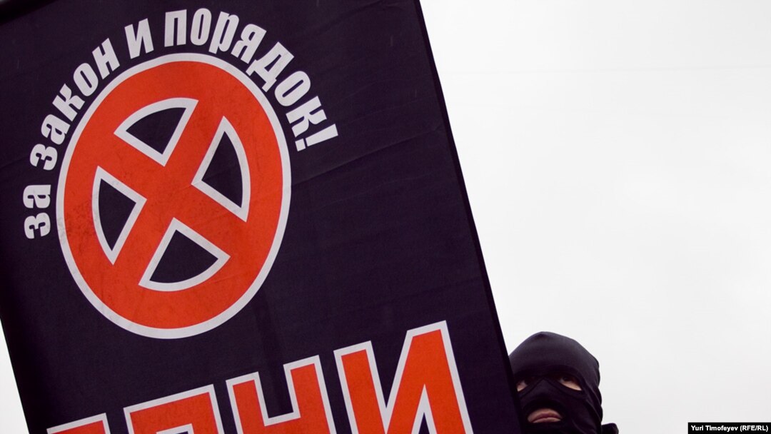 Активист ДПНИ на "Русском марше" в Москве, 4 ноября 2010