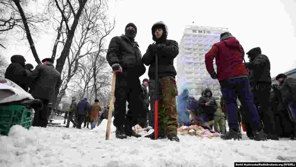 Мітингувальники після сутичок