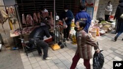 Չինաստան - Շուկան Վուհանում, որտեղ տարբեր կենդանիների միս են վաճառում, արխիվ 