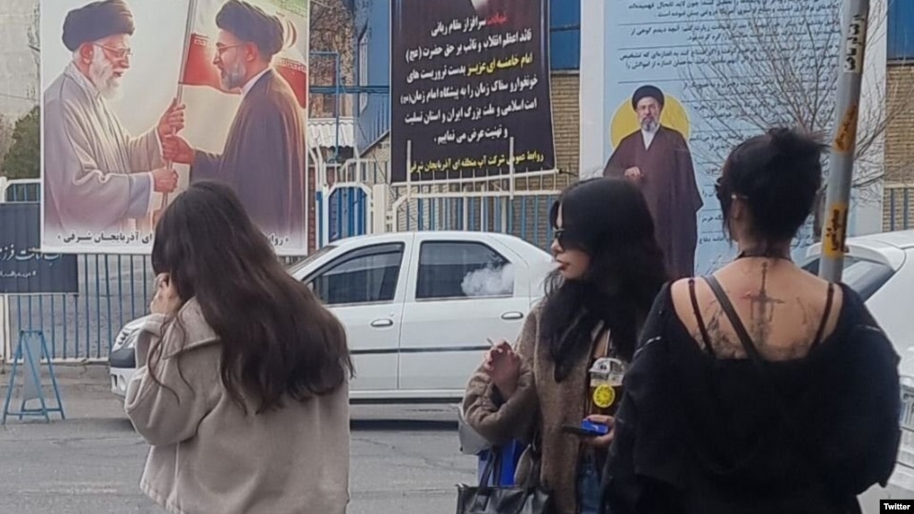 دختران جوان در تبریز