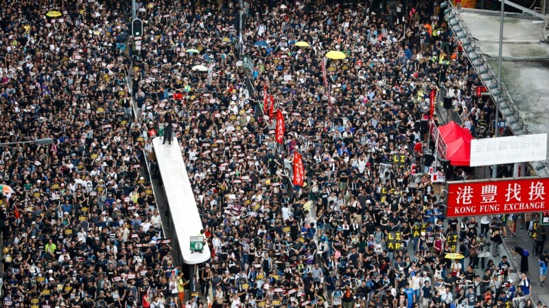 Паліцыянты ізноў ужылі сьлезацечны газ для разгону пратэстаў у Ганконгу