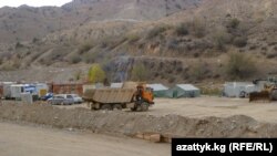 На территории месторождения Иштамберды в Ала-Букинском районе Джалал-Абадской области Кыргызстана.