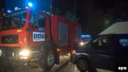 Пожежники і поліція поблизу місця авіакатастрофи