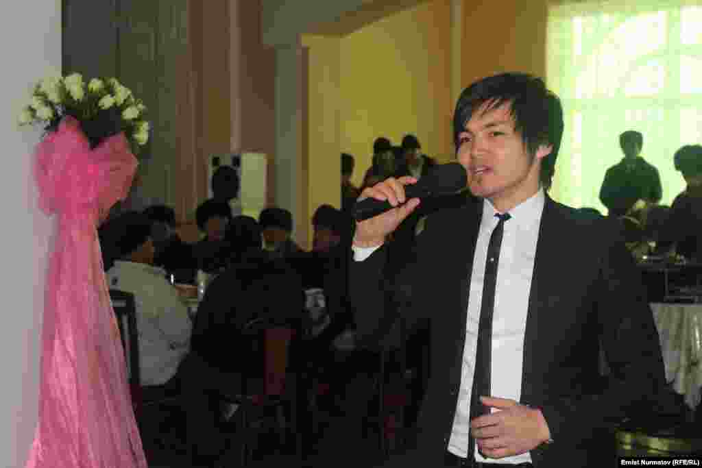 Kyrgyzstan - Charity pilaf friendship in Osh. Organizer Uzbek national center. The action was attended by over 400 people. December 19, 2012