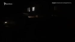 Qırım: Rusiye quvetçileri yarımadanıñ bir qaç rayonında musulmanlarnıñ evlerini tintti (video)