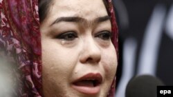 An Afghan woman cries during a protest in Kabul as she condemn the killing of Afghan civilians from Hazara minority, who were allegedly killed by the Islamic State (IS) militants in Zabul province.