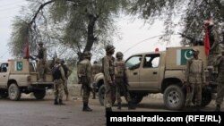 تصویر آرشیف: نیروهای امنیتی پاکستان در یک محل رویداد در بنو