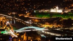 ხმაურის გამო მოქალაქემ უნდა დარეკოს 112-ზე ან მუნიციპალურ სამსახურებში