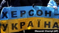 ხერსონზე რუსეთის სამხედრო ძალების კონტროლის დამყარების შემდეგ, ქალაქში არაერთხელ ჩატარდა უკრაინის ტერიტორიული მთლიანობის მხარდამჭერთა აქციები 