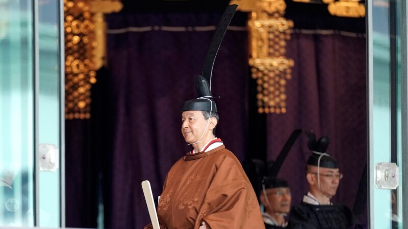 د جاپان نوي امپراتور ناروهیتو د واک تاج پر سر کړ
