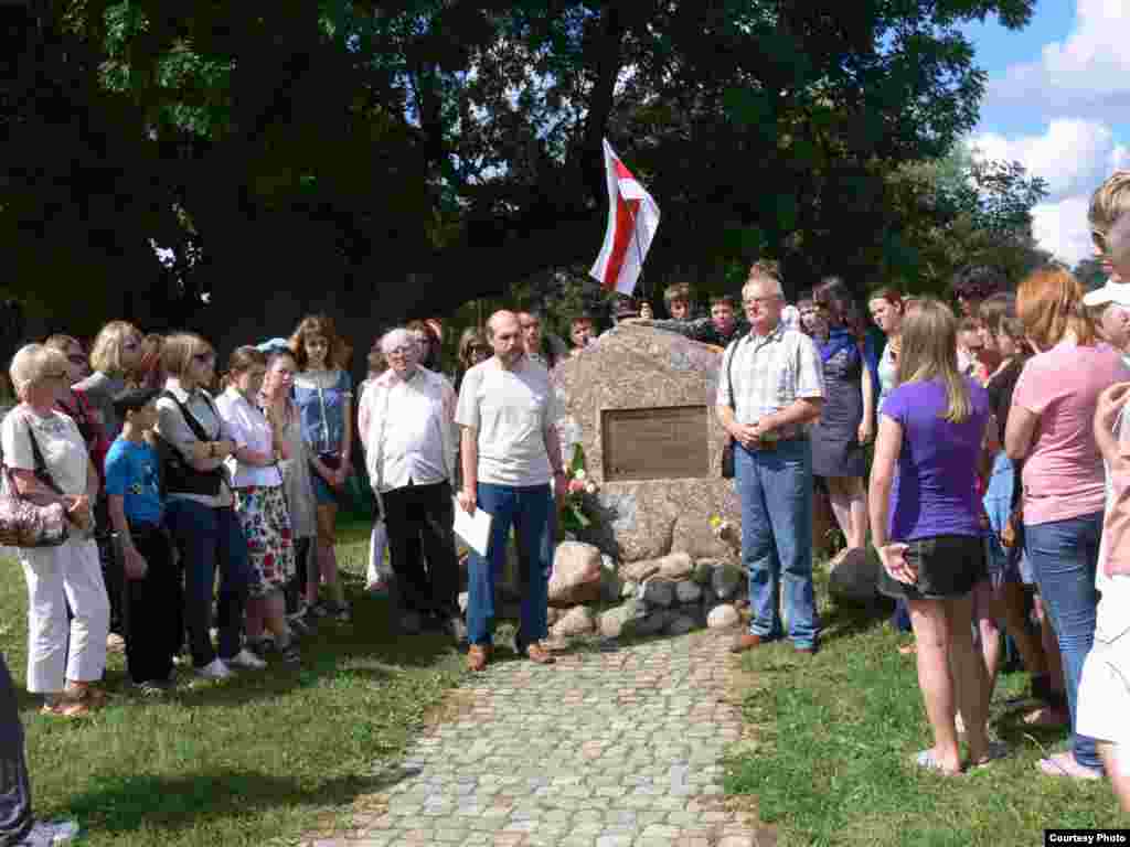 Падчас летняй сэсіі Беларускага гуманітарнага ліцэю, якая скончылася ў польскім Гданьску, навучэнцы разам з выкладчыкамі наведалі памятны знак на вуліцы Янкі Купалы 