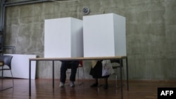 Glasanje na izborima u Srbiji, Beograd (foto-arhiv)